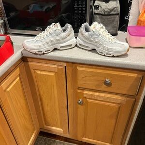 Nike Air Max 95 Platinum Sneakers